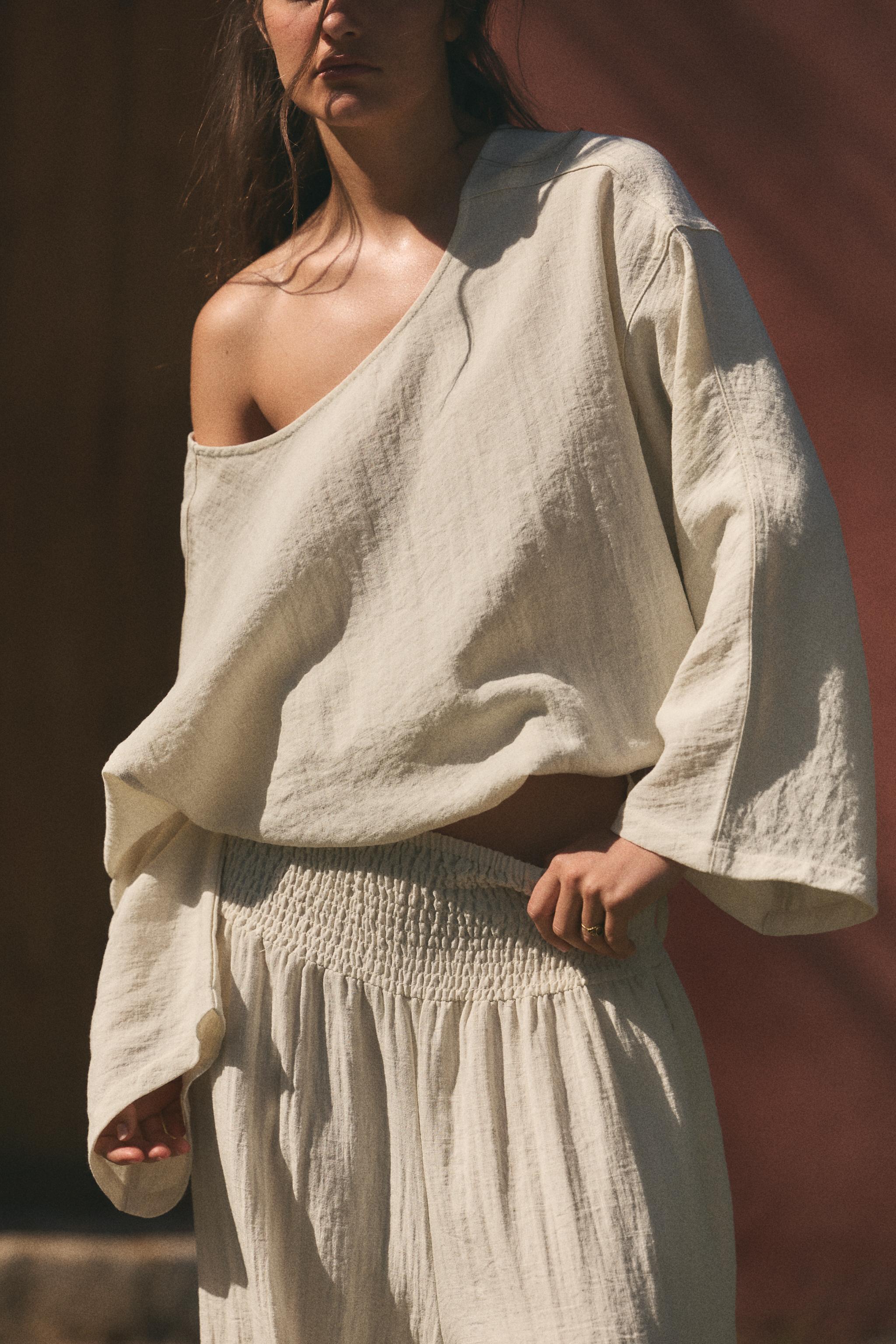 CHEMISE CAPE